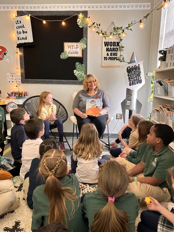 Julie Prantera reading Tommy Tablet Takes Australia aloud to a classroom of students sitting on the rug.